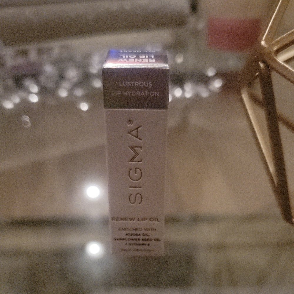 Sigma Renew Lip Oil. Color "All Heart." Brand New!